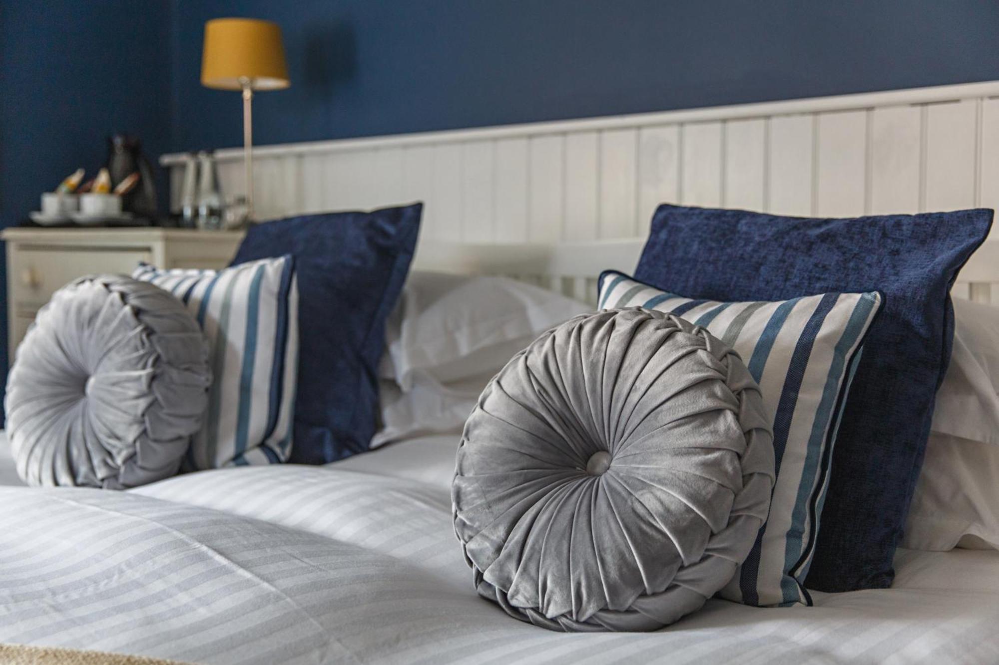Blakeney House Room photo